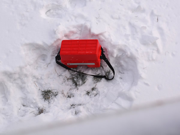 Ящик Elmedic на снегу